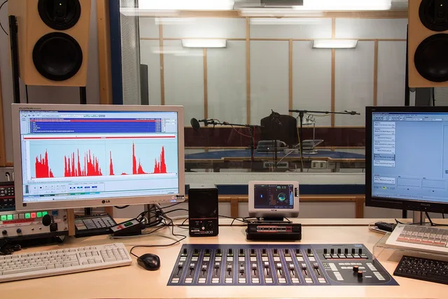 sound studio, speaker cab, director desk, transfer of information, pictures, volume, text, electromagnetic waves, radio network. Comparing voiceover sponsor marketplaces on payout terms for 2027
