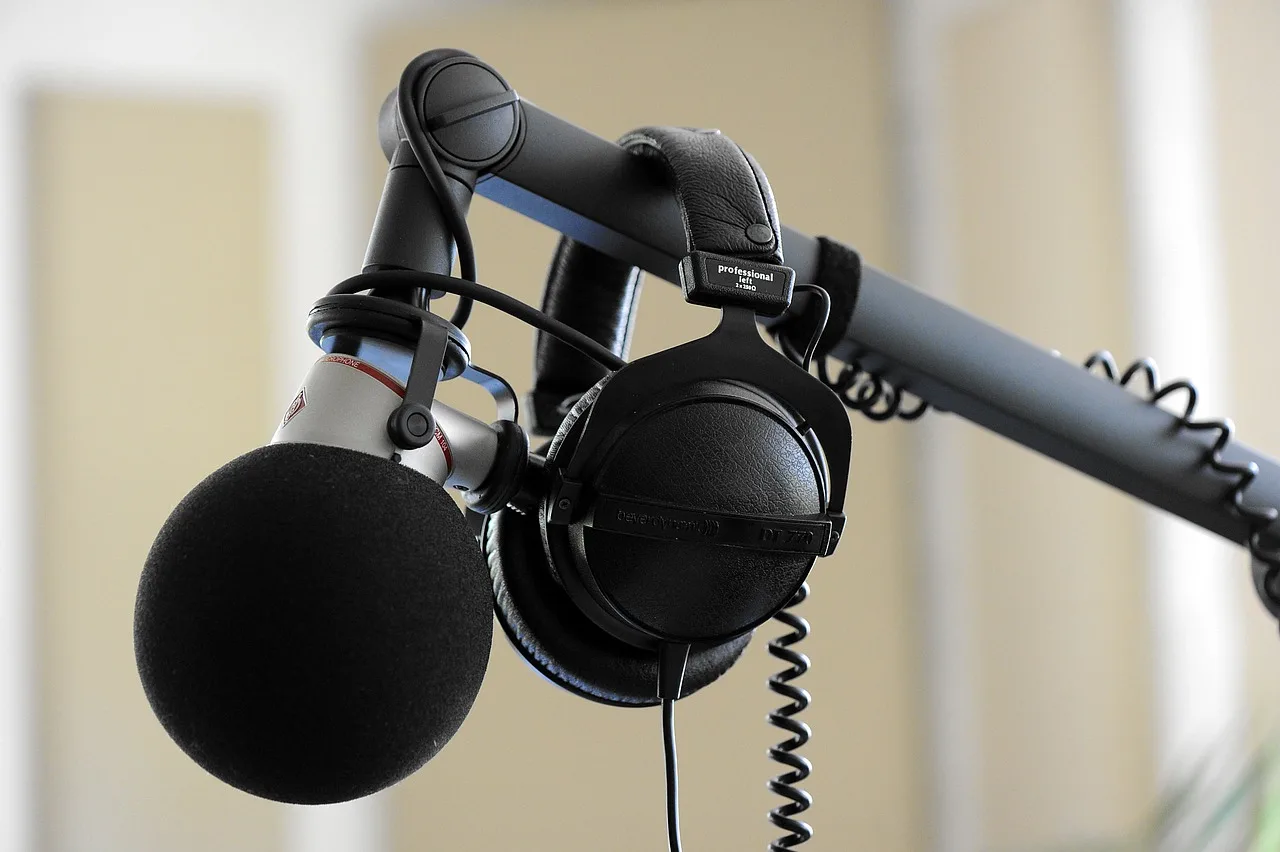 microphone, headphones, studio, equipment, music, volume. Narrator Demo Reel Length: The 60 to 90 Second Norm