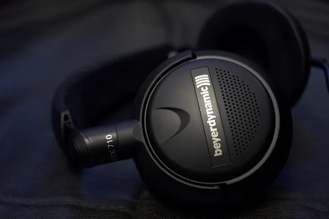 audio, headphones, monitor, recording, mixer, studio, equipment, sound, music, design, black. How Miami narrators build a bilingual reel for Latin American clients